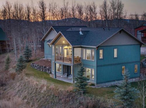 Sugar Loaf Haven by KABINO Huge Views Garage Gym Room Fishing Snowmobile