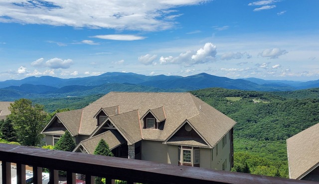 Sugar Luxe– Spectacular Sunsets, Skiing, and Serenity