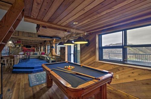 Sugar Mountain Resort Condo with Pool Table and Views!
