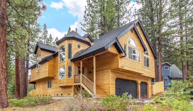Sugar Pine Lodge: Hot Tub, Large Yard, Games