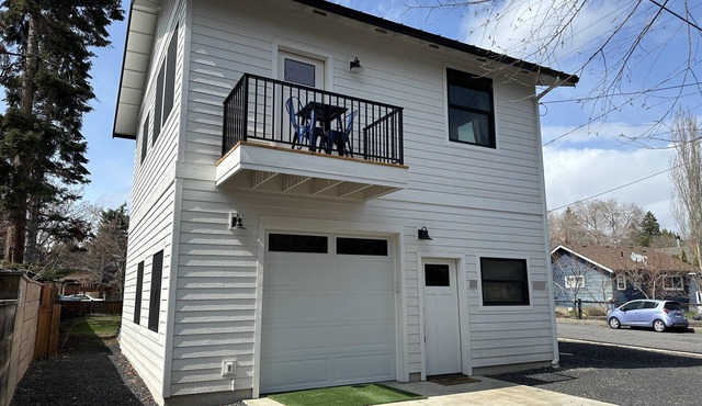 Sugar Plum Loft - Sweet and Walkable Bend, AC, 100+mbps Wifi, 30 nt min