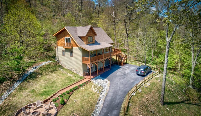 Sugar Rush - Sugar Mtn home with views, fire pit, hot tub!
