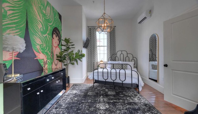 Sugar's INN Room #2