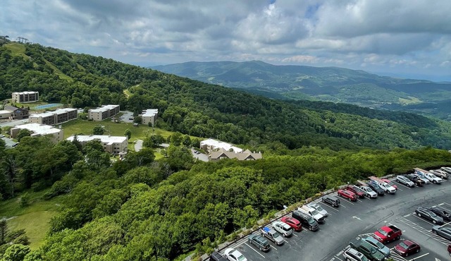 Sugar Top 2805 on 8th floor features slope views. Rented by Sugar Mtn Lodging