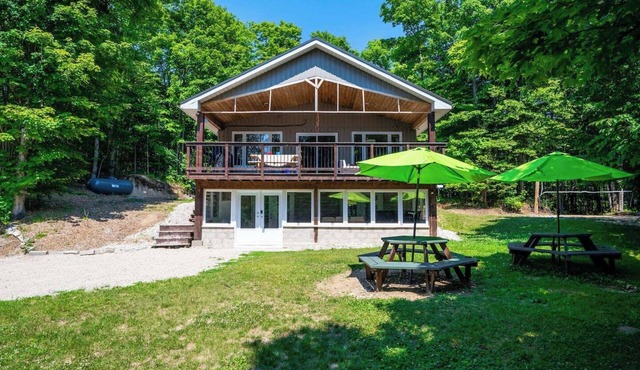 Sugarbush Chalet - 7-bed w/ Starlink , v-ball near beach