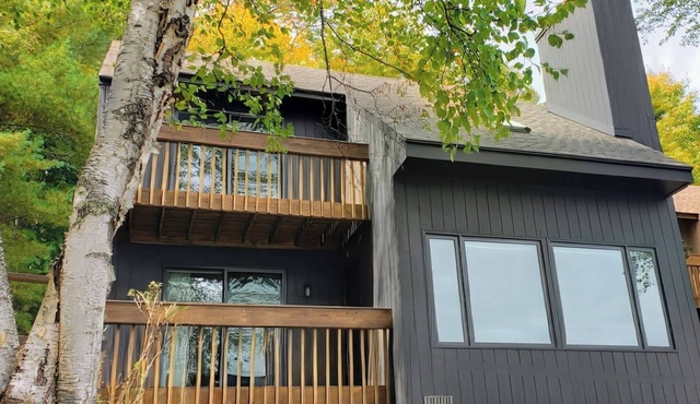 Sugarbush Getaway - On Mountain - Shuttle to Base!