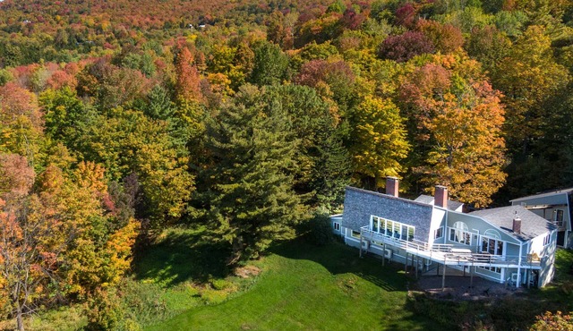 Sugarbush Vista - 4000sq. ft. Estate with Hot Tub & Mountain Views