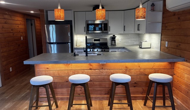 Sugarloaf Annex- Lovely 1 bedroom apartment minutes from shopping and beaches