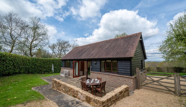 Sugarloaf Cottage - Two Bedroom House, Sleeps 4