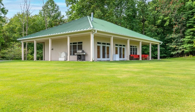 Sugarloaf Mountain Retreat- Explore a 300 Acre Estate, Hiking, Golfing, Biking