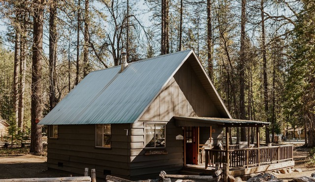 Sugarpine Cabin located on Coffee Creek in Trinity Alps