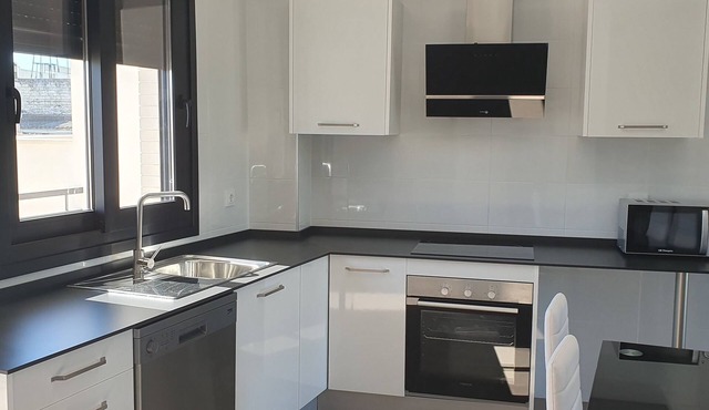 SUITABLE. RICARDO 8 KM FROM SEVILLA NEXT TO THE NEARBY STATION