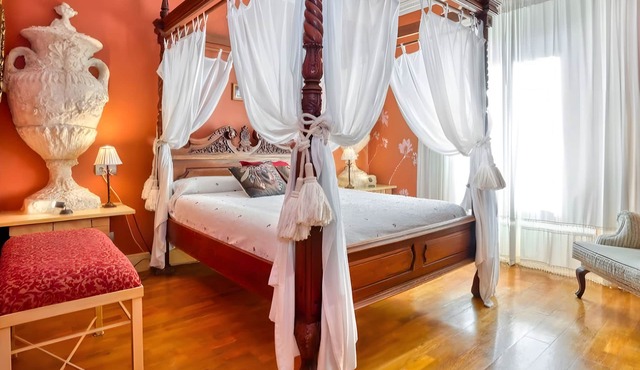 Suite 1 Apartment with Mountain Views and Wi-Fi