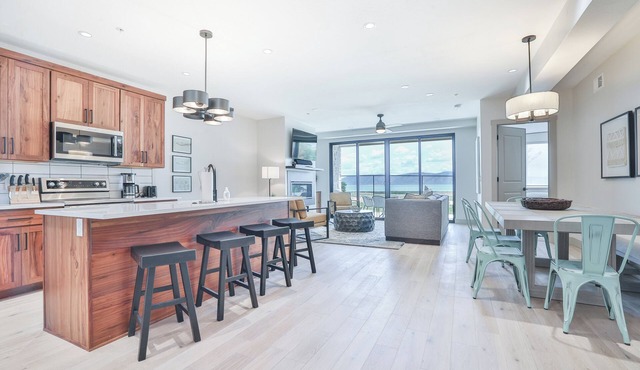 Suite 102 @ Water's Edge Resort