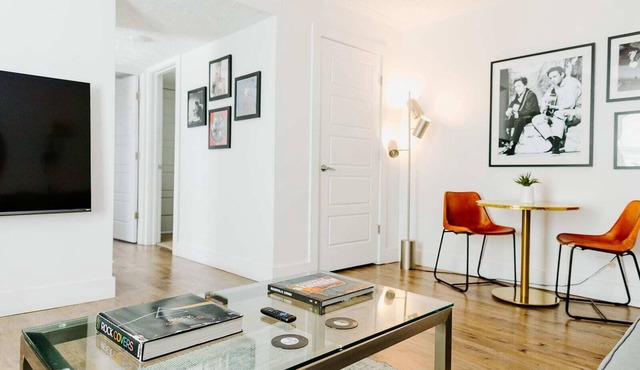 Suite 108: Luxe Music Row Stay, Walk to Gulch!