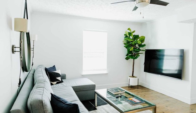 Suite 109: Luxe Music Row Stay, Walk to Gulch!