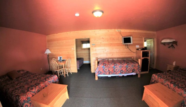 Suite #15 Large Cozy Suite With 1 Private Bedroom