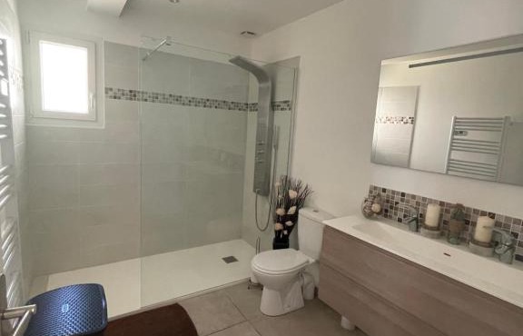 Suite 16m2 indépendante dans villa