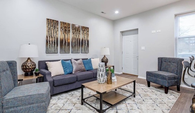 Suite 2 on Southport 4 Queen Beds