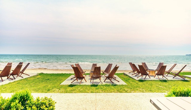 Suite 201: Beautiful 3-Bedroom Beachfront Townhouse