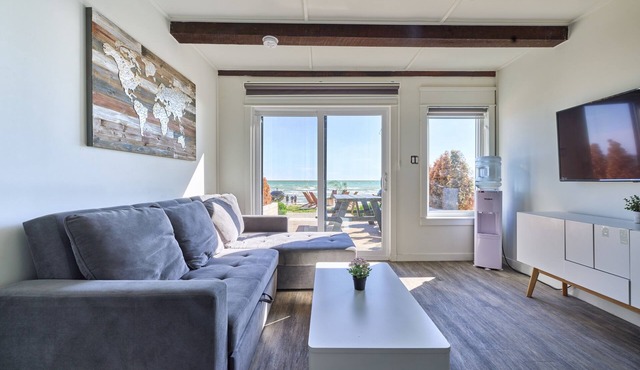Suite 202: Beautiful 3-Bedroom Beachfront Townhouse