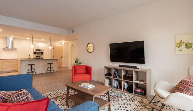 Suite 203 - 470 Main