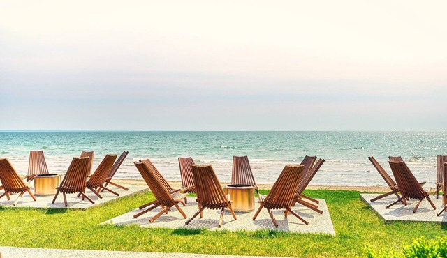 Suite 203: Beautiful 3-Bedroom Beachfront Townhouse