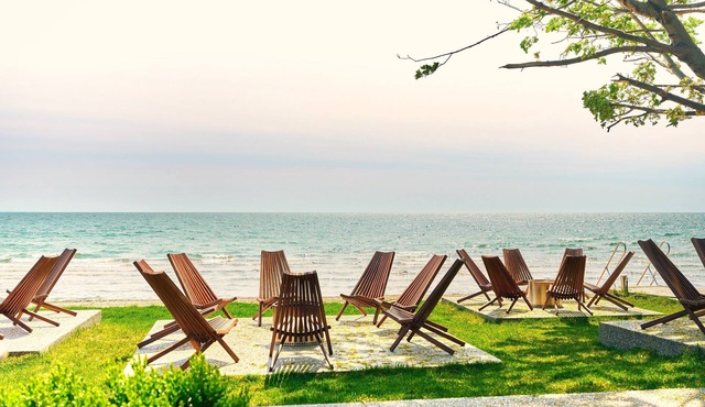 Suite 205: Beautiful 3-Bedroom Beachfront Townhouse