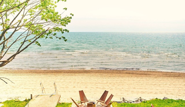 Suite 209: Beautiful 2-Bedroom Beachfront Suite