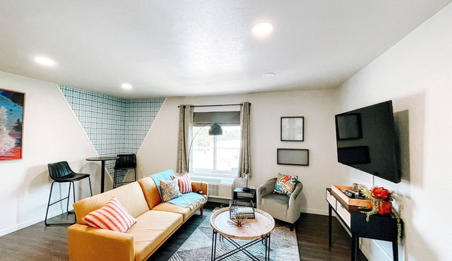 Suite #23 Modern One Bedroom in Midtown, OKC!