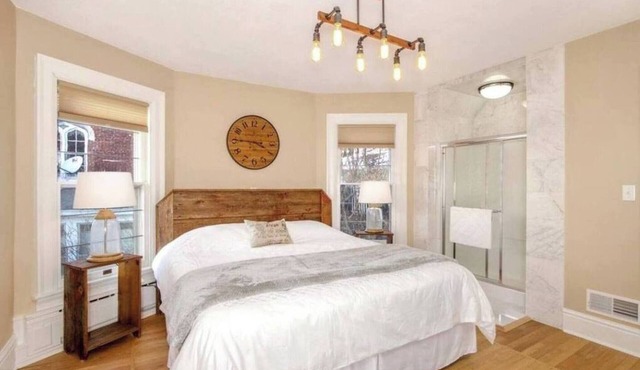 Suite #3 - Spacious King Suite -Mississippi River