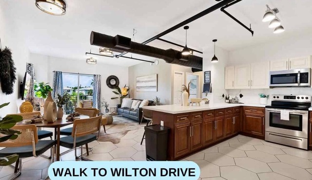 Suite 301: 2 Bed/2Bath: Heated Pool, Gym, Dock