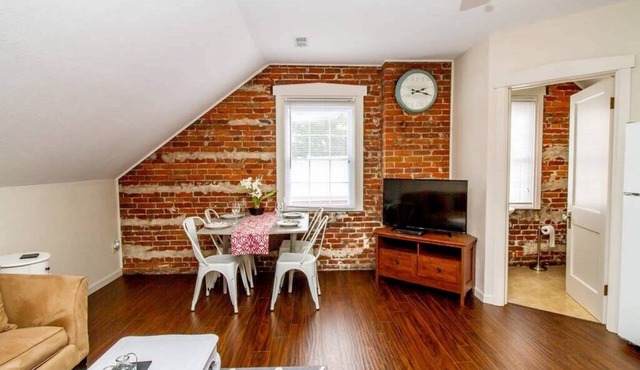 Suite #4 - Adorable 2 Bed Suite in Downtown Hermann