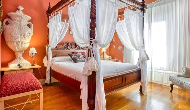 Suite 4 with Mountain Views, Shared Terrace, and Wi-Fi