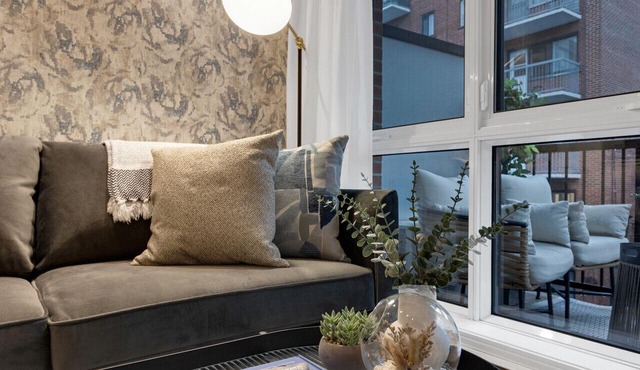 Suite 407 Downtown Montreal | W/Balcony, Queen Bed, Sofa Bed, Parking & 55` TV