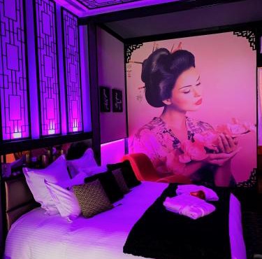 Suite 5 étoiles 50 nuances plus zen avec Jacuzzi et jeu pour adulte