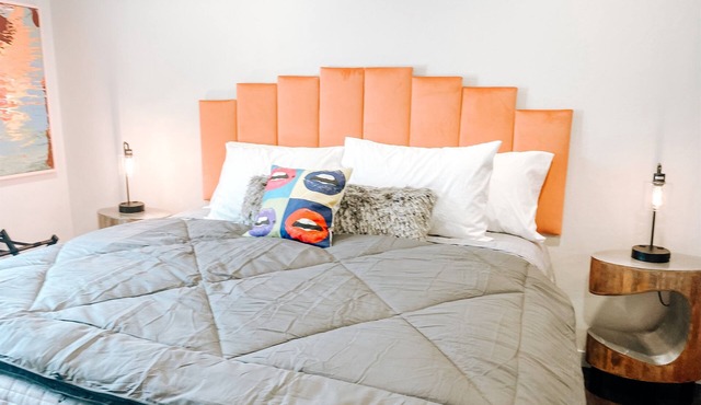 Suite #8 Modern One Bed w/Balcony in Midtown!