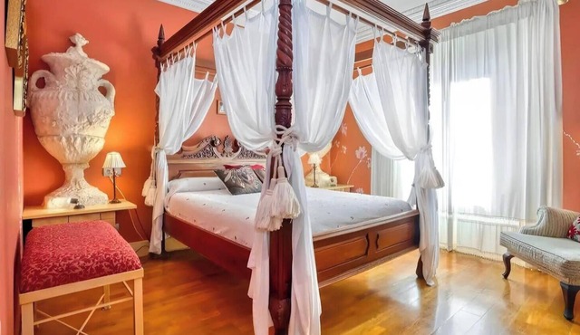 Suite 8: Mountain Views, Shared Terrace & Wi-Fi
