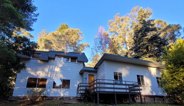 Suite A with indoor fireplace close to MT Buller