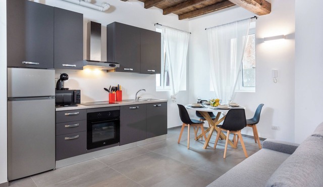 Suite apartment on Naviglio Castel view