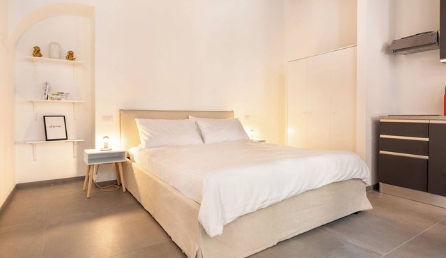 Suite apartment on Naviglio Castel view