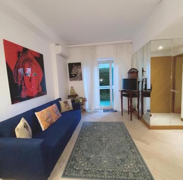 Suite Apartment in MC Center, 5min walk to Casino & the Port and 1min from underground train station