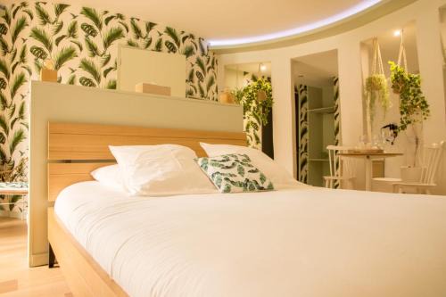 Suite atypique, jacuzzi & Piscine 1
