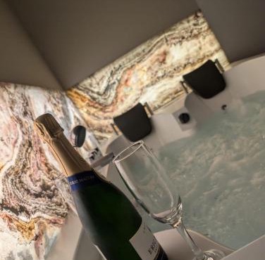 Suite avec jacuzzi privatif