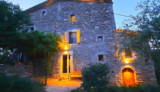 ★ Suite B&B 2 bedrooms ★ WIFI and TV ★ swimming pool and spa ★ breakfast included