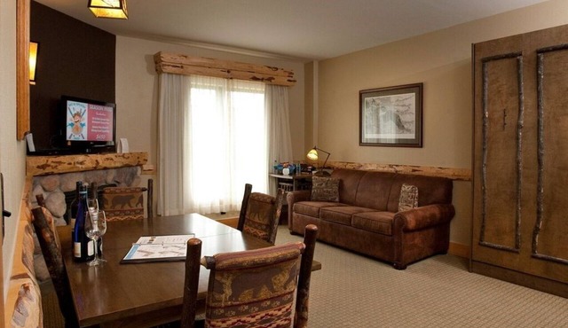 Suite + Balcony | Pool + On-Site Waterpark!