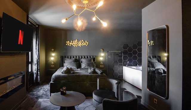 Suite Balnéo/Hammam Noire et Or