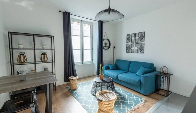 Suite Basquiat - 2 Personnes A 2 Minutes à Pieds de L'avenue de Champagne !