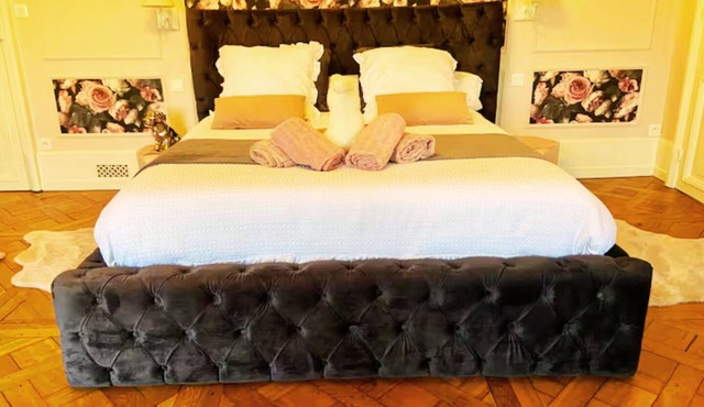 Suite Boudoir aux Roses - Charming castle with pool & spa