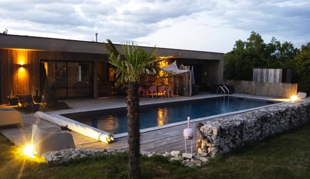 Suite contemporaine et spa privatif